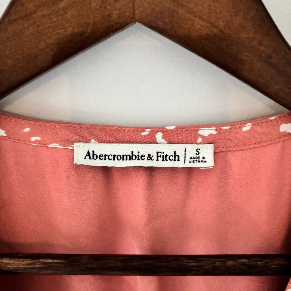 Abercrombie & Fitch Dusty Rose Floral Smocked Midi Dress - Picture 4 of 10